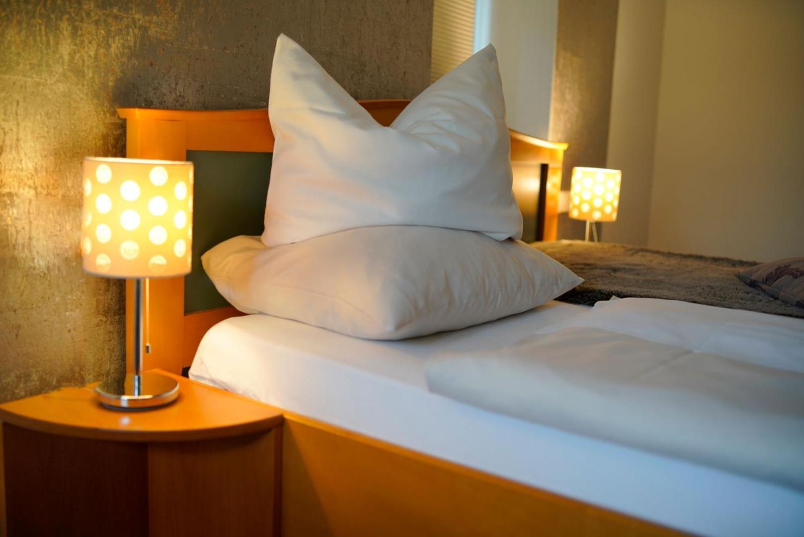 Hotel Adler Am Schloss Bonnigheim Экстерьер фото