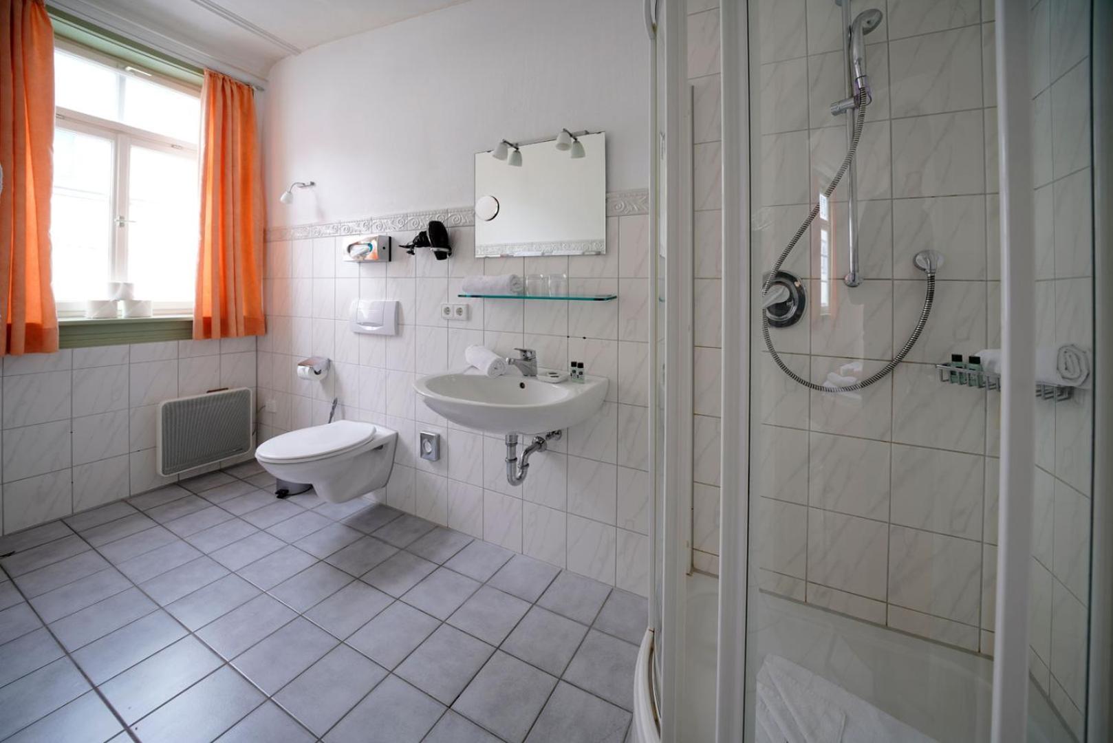 Hotel Adler Am Schloss Bonnigheim Экстерьер фото