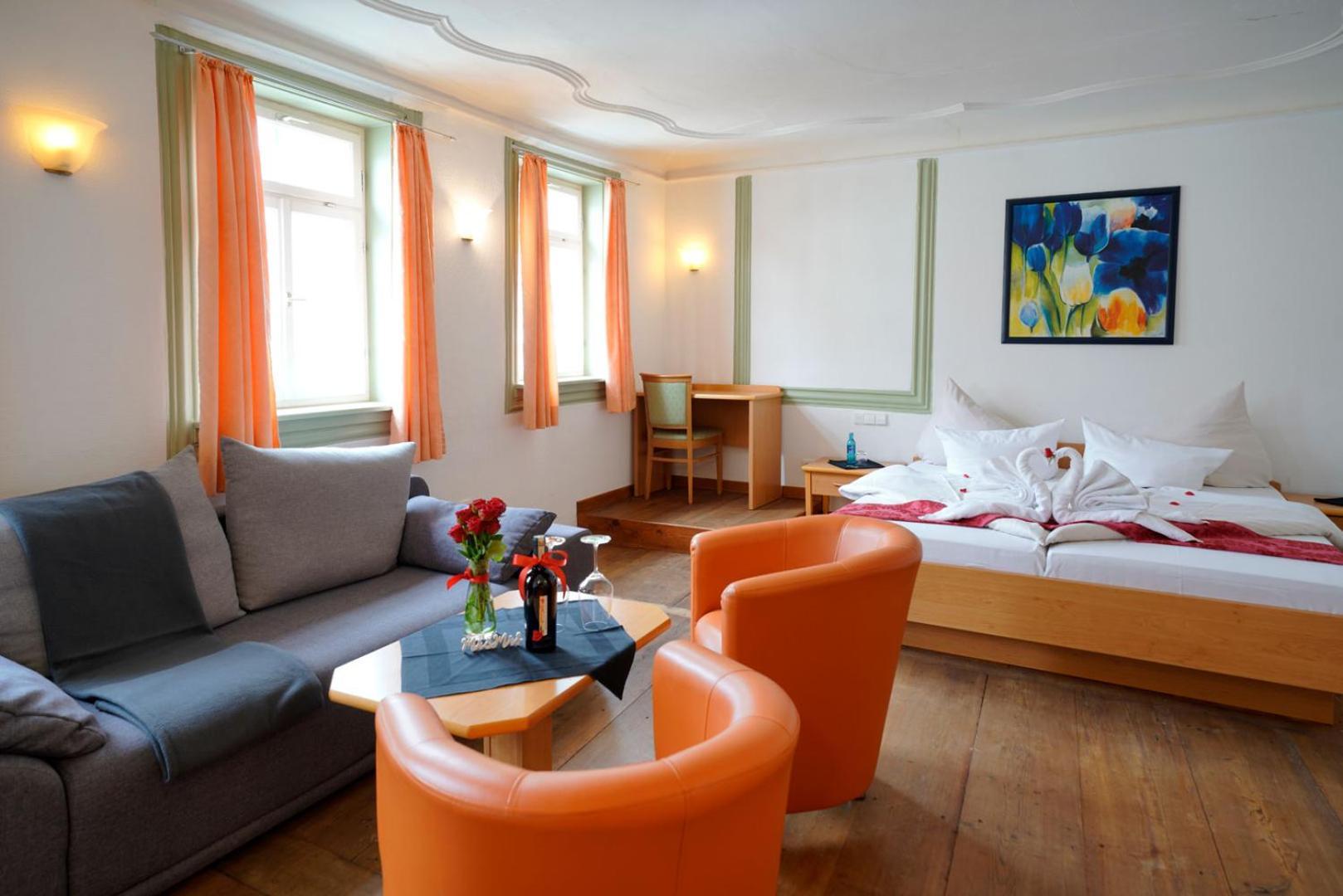 Hotel Adler Am Schloss Bonnigheim Экстерьер фото